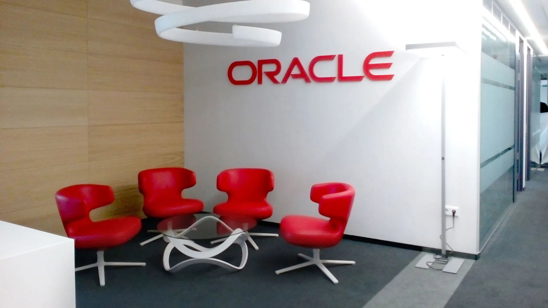 Oracle 3d red logo 3.webp